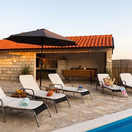 Villa Source With Private Pool Pridvorje Esterno foto