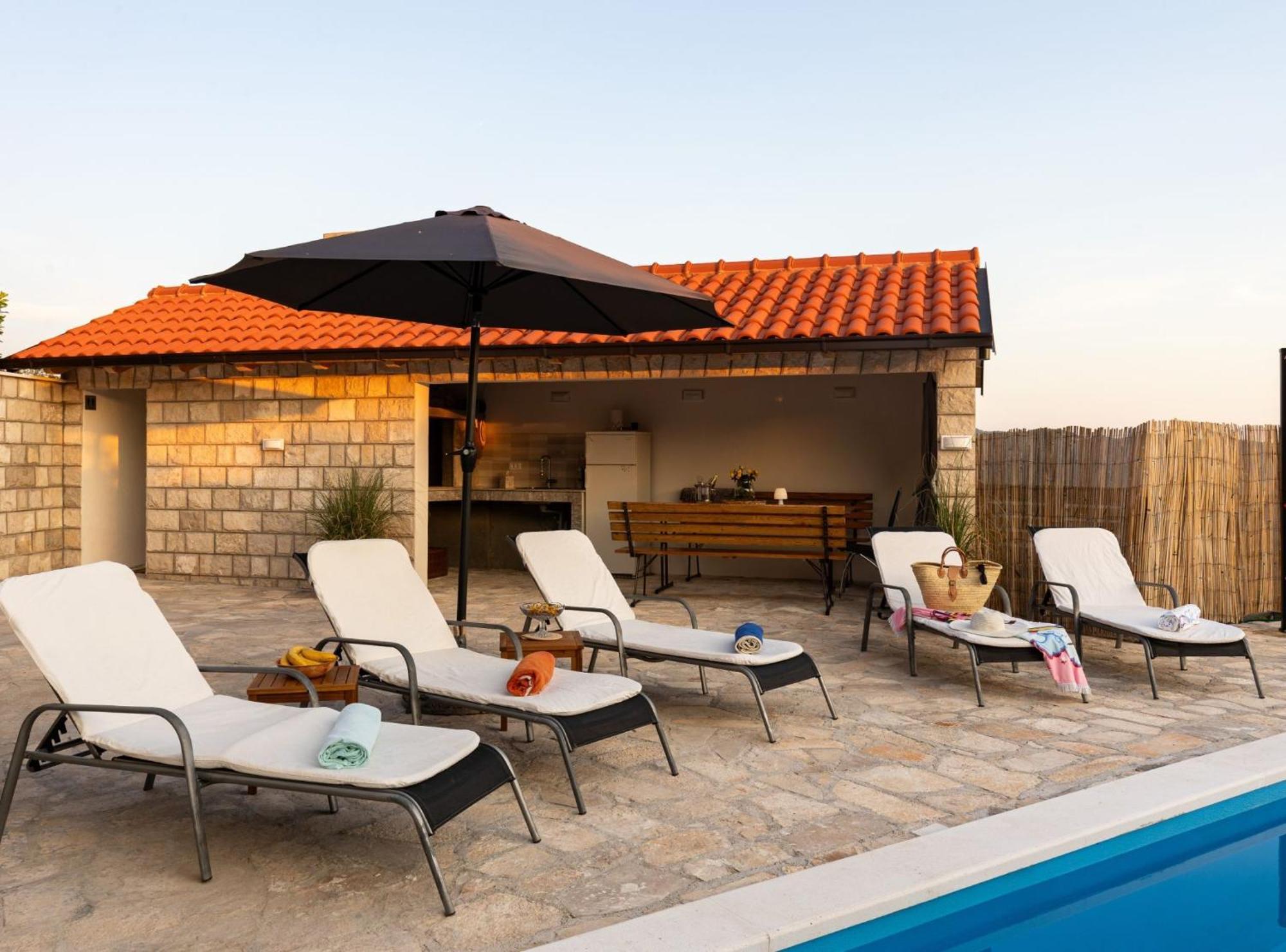 Villa Source With Private Pool Pridvorje Esterno foto